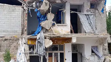Depremin Merkezinde Metruk Binalar Mahalleliyi Tedirgin Ediyor