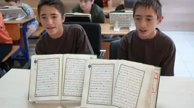 13 Yaşındaki İkiz Kardeşler Birlikte Hafız Oldu