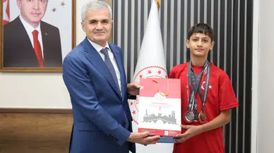 Kahramanmaraşlı Öğrenci, Yüksek Atlamada Türkiye Şampiyonu Oldu!