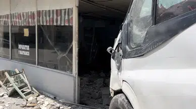 Minibüs Kıraathaneye Daldı: 1 Kişi Hayatını Kaybetti, 3 Yaralı