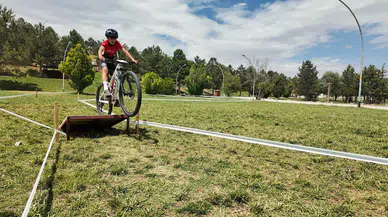 Elbistan'da Pedallar Madalya İçin Döndü! Kahramanmaraşlı Sporcular Kürsüye Çıktı