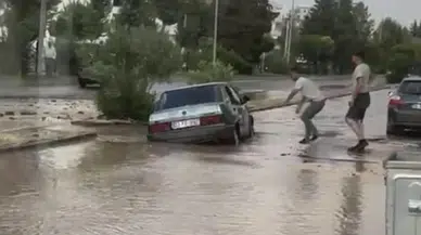 Adıyaman’da Patlayan Su Hattı Yolu Çökertti