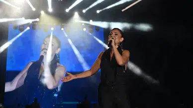 Merve Özbey Kahramanmaraş’ta Sahne Aldı