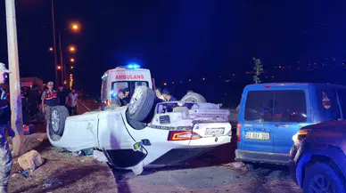 Hatay’da Takla Atan Otomobil Tır Sürücülerine Çarptı: 6 Yaralı