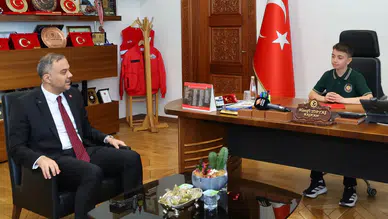 Başkan Hanifi Toptaş, 23 Nisan'da görevi minik Halil Sami'ye bıraktı!