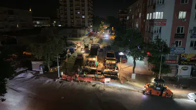 Kahramanmaraş'ta gece asfalt yenileme çalışmalarıyla ulaşım konforu artıyor