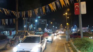 Türkoğlu’nda bayram havasında seçim