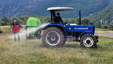 Türkoğlu’nda çekirge ile mücadele