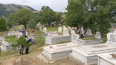 Ekinözü’nde mezarlıklar temizleniyor