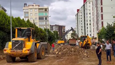 Yirmiikigün Mahallesinde hummalı yol çalışması