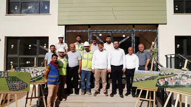Vekil Debgici, Pazarcık’taki deprem konutlarını inceledi
