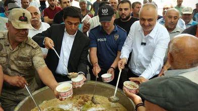 Andırın’da Aşure Coşkusu Kışla Bahçesi’nde Buluştu