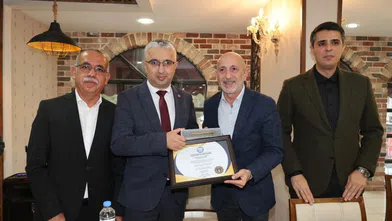 Elbistan Belediye Başkanı Erkan Gürbüz’e Hizmet Ödülü