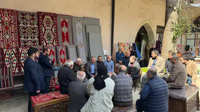 Vekil Karatutlu Kapalı Çarşı'da Esnaflarla Buluştu