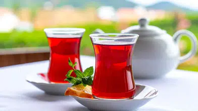 Herkes çayı yanlış demliyormuş: Tek dokunuşla bambaşka oluyor