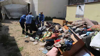 Sahipsiz evde temizlik: 1 kamyon atık toplandı!