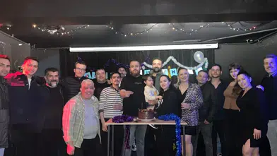 Ünlü Yapımcıdan Sahne Üzerinde Çifte Kutlama