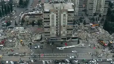 Depremde 115 kişiye mezar olan sitenin müteahhidi tahliye edildi