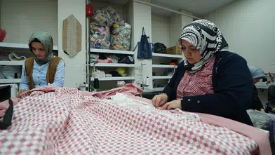 KAMEK'te Kadınlar Eğitim Alıp Üretim Sürecine Katılıyor