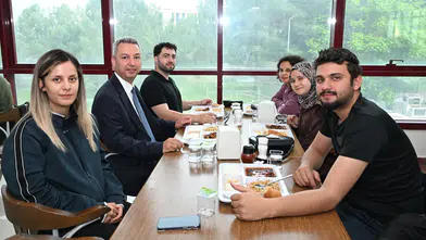 KSÜ Rektörü Prof. Dr. İbrahim Taner Okumuş, Öğrencilerle Keyifli Bir Akşam Yemeğinde Bir Araya Geldi
