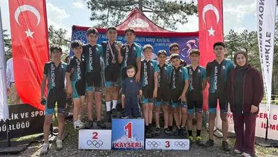 Kayseri’de Pedallar Başarıya Döndü: Kahramanmaraşlı Gençlerden Çifte Derece