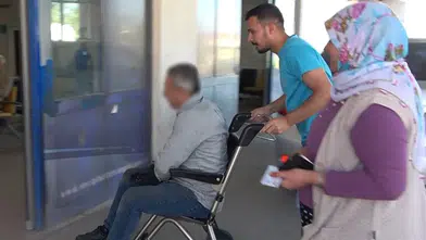 Tosunun Boynuz Darbesiyle Yaralanan Vatandaşa 60 Dikiş Atıldı