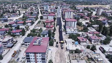 Elbistan'ın Darende Caddesi modern güvenli ulaşım için baştan sona yenileniyor