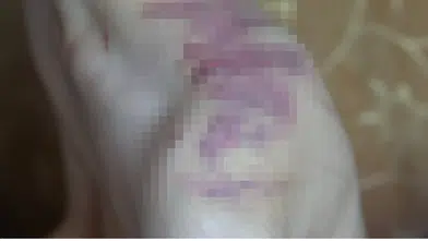 Oğlunun Sırtını Görünce Donup Kaldı!