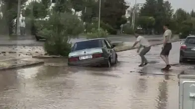 Adıyaman’da Patlayan Su Hattı Yolu Çökertti