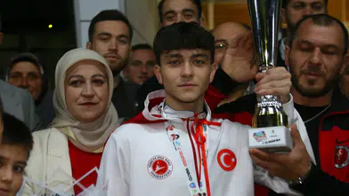 İsrailli Rakibini Yenerek Dünya Şampiyonu Olan Sporcu, Memleketine Döndü