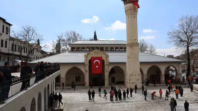 Tarihi Ulu Camii Kapılarını İbadete  Açtı