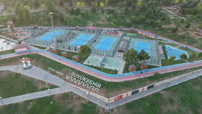 Ödüllü Tenis Turnuvasında Şampiyonluk Heyecanı