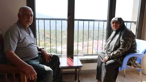 Deprem Şehitliğinde Bayramın Sessizliği