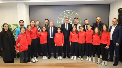 Çağlayancerit Ortaokulu Voleybol Takımı Namağlup Şampiyon Oldu