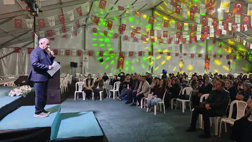 Nurullah Genç Ramazan etkinliğinde şiirleriyle büyüledi