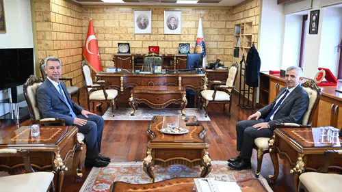 Vali Mükerrem Ünlüer’den Rektör Okumuş’a ziyaret