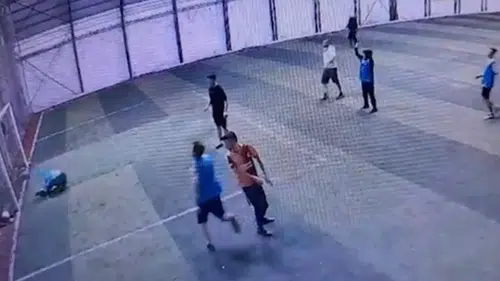 Arkadaşlarıyla gittiği halı saha maçında hayatını kaybetti