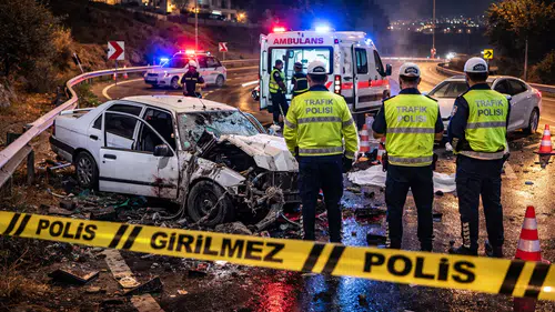 Türkoğlu'nda trafik kazası: 1 ölü, 1 yaralı, inceleme başlatıldı.