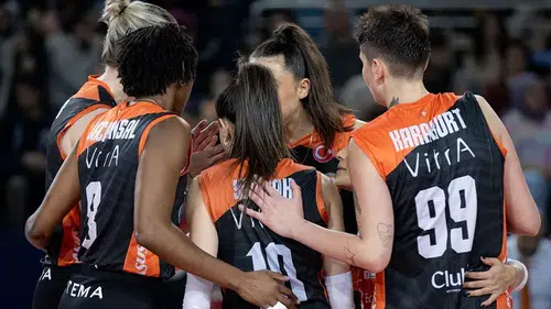 Eczacıbaşı Finalde VakıfBank’a Takıldı ve Kupayı Kaçırdı