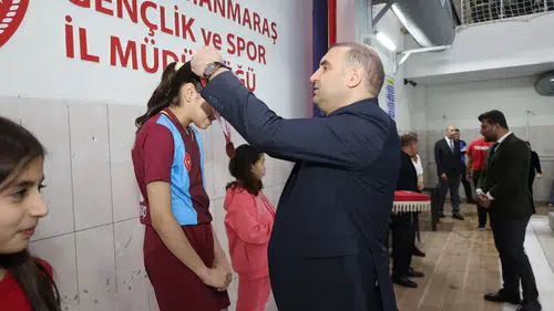 Minik ve küçük kulaçlar havuzda yarıştı: Dereceler belli oldu