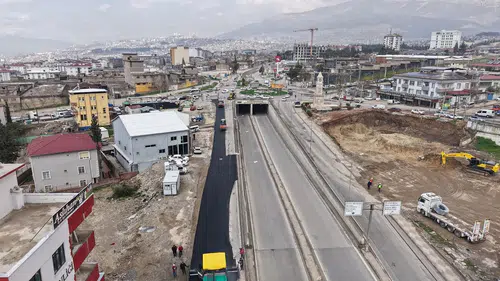 Büyükşehir Recep Tayyip Erdoğan Bulvarı’nda asfalt seriyor