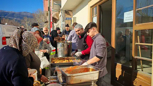 Şekerli Vakfı’ndan Her Gün 2 Bin Kişiye İftar Yemeği