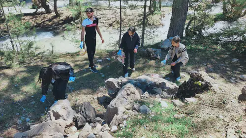 GEBEN’İN GENÇ MUHAFIZLARI DOĞA İÇİN EL ELE VERDİ: MİLLİ PARK PIRIL PIRIL!