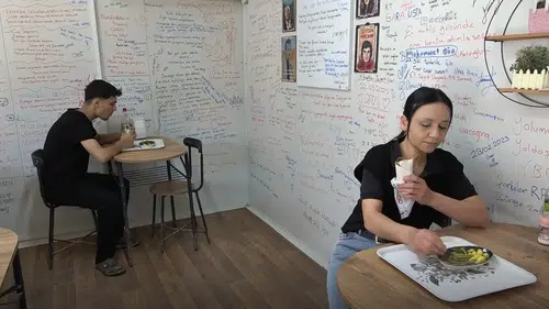 Kahramanmaraş’ta Çiğ Köftecide Duygu Dolu Duvarlar