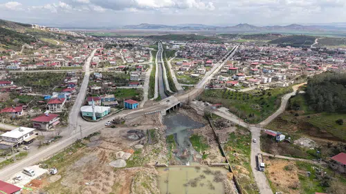 Büyükşehir Belediyesi, Şekeroba’da 10 Milyonluk Yenilikçi Köprü Projesine İmza Attı!