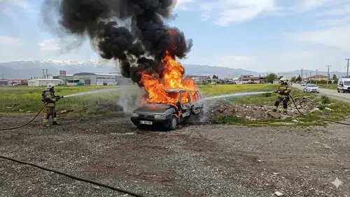 İstasyon Mahallesi'nde Korkutan Araç Yangını