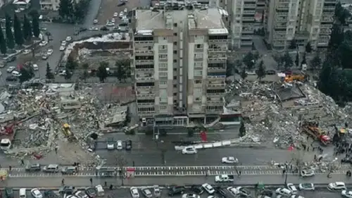 Depremde 115 kişiye mezar olan sitenin müteahhidi tahliye edildi