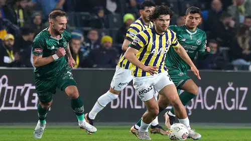 Konyaspor Fenerbahçe Maçında İlk Yarı Berabere