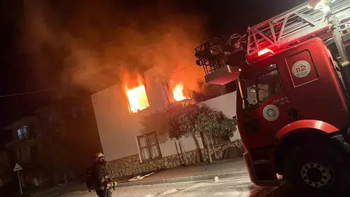 Gece Yangını Paniği: İki Çocuk Hastaneye Kaldırıldı
