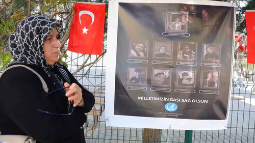 Saldırı Olan Okul Önünde Kur’an Okuyup Dua Etti